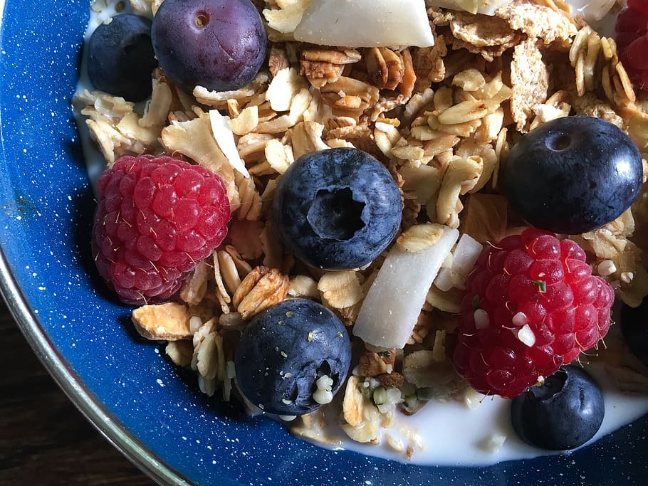 cereal, granola, milk, organic, healthy, fibre, local, blueberry, blueberries, raspberries