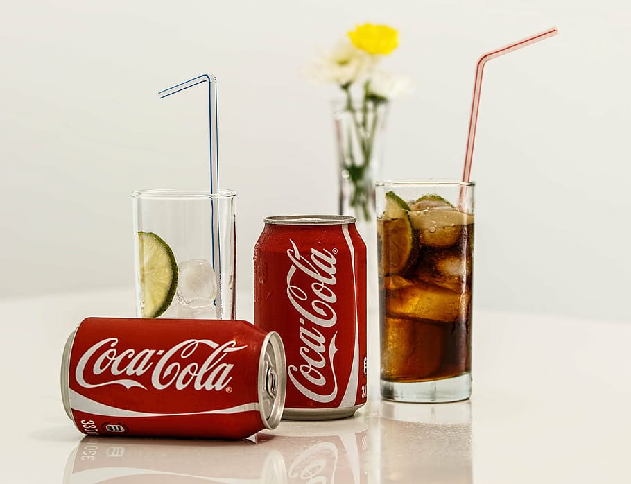 dos, latas de refresco de coca-cola, coca cola, refresco, verano, fresco, frío, hielo, refrescante, carbonatado