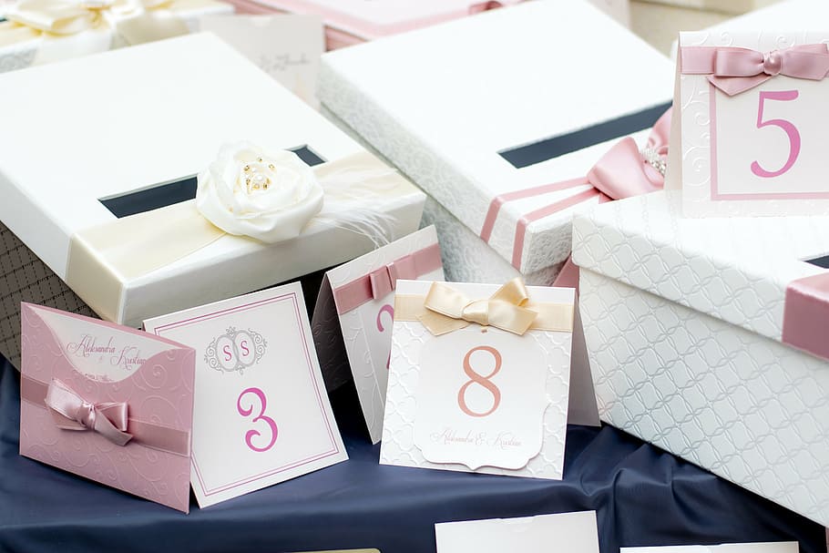 3つの白, 愛, ピンク, 結婚式, カード, 招待状, ギフト, ボックス-コンテナー, ボックス, 屋内