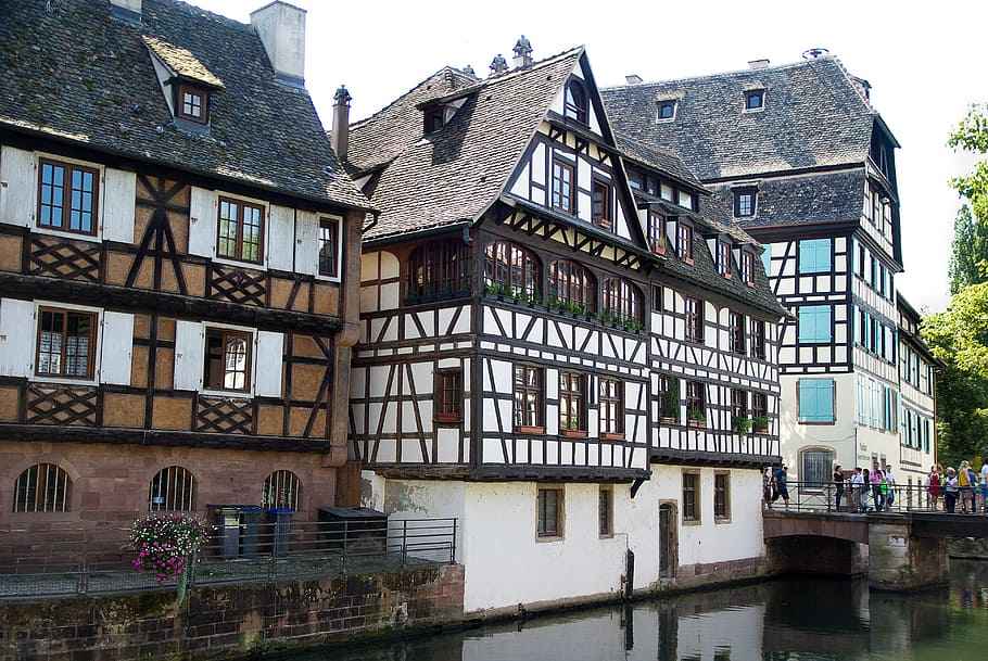 Alsacia, Estrasburgo, casa de madera, persianas, casa alsaciana, exterior del edificio, arquitectura, estructura construida, ventana, día