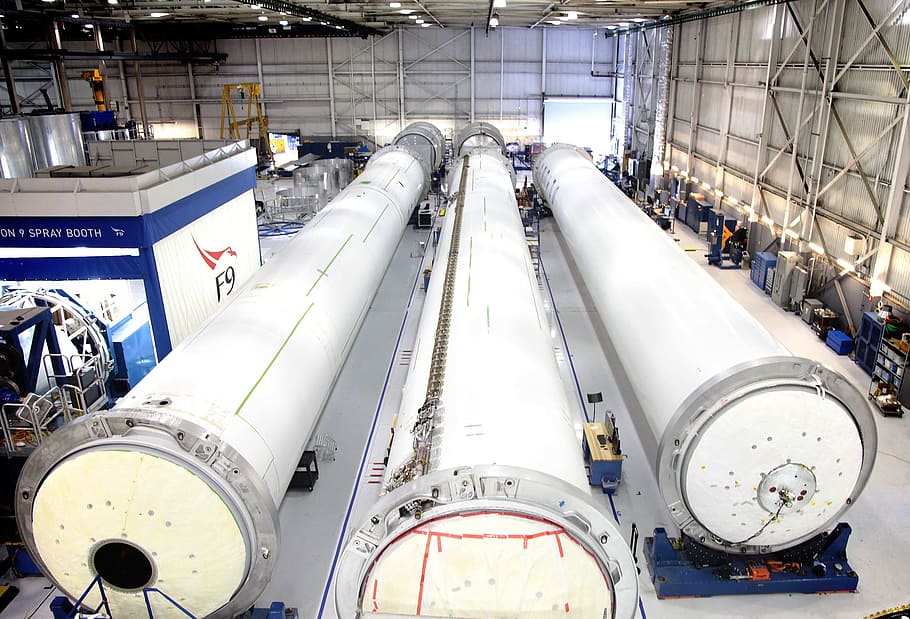 hangar, tanques de cohetes, tanques de combustible, cohetes, ciencia de cohetes, transporte, spacex, industrias, desarrollo, cabo canaveral