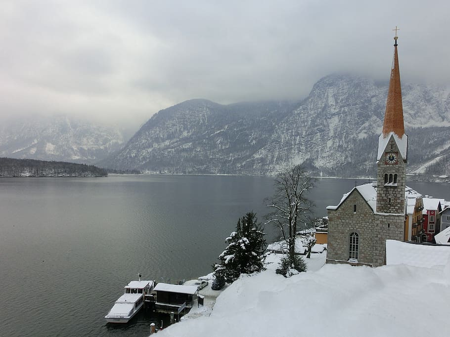 Hallstatt, danau, musim dingin, Austria, gereja, unesco, warisan Dunia, danau Hallstättersee, dingin, Desa