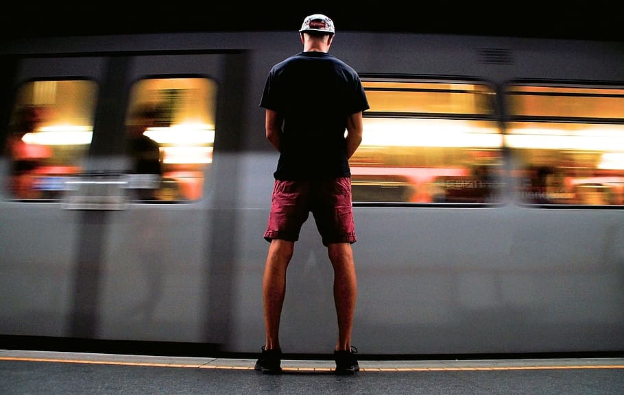 plataforma do metrô, esperando, trem, homem, metrô, plataforma, pessoas, cidade, viagem, turva Movimento