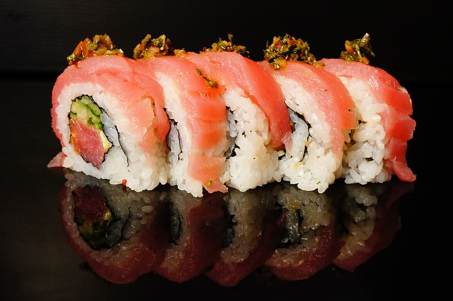 sushi, salmon, sushi bar, makanan laut, makanan, makanan dan minuman, kesegaran, makan sehat, Nasi, makanan Jepang