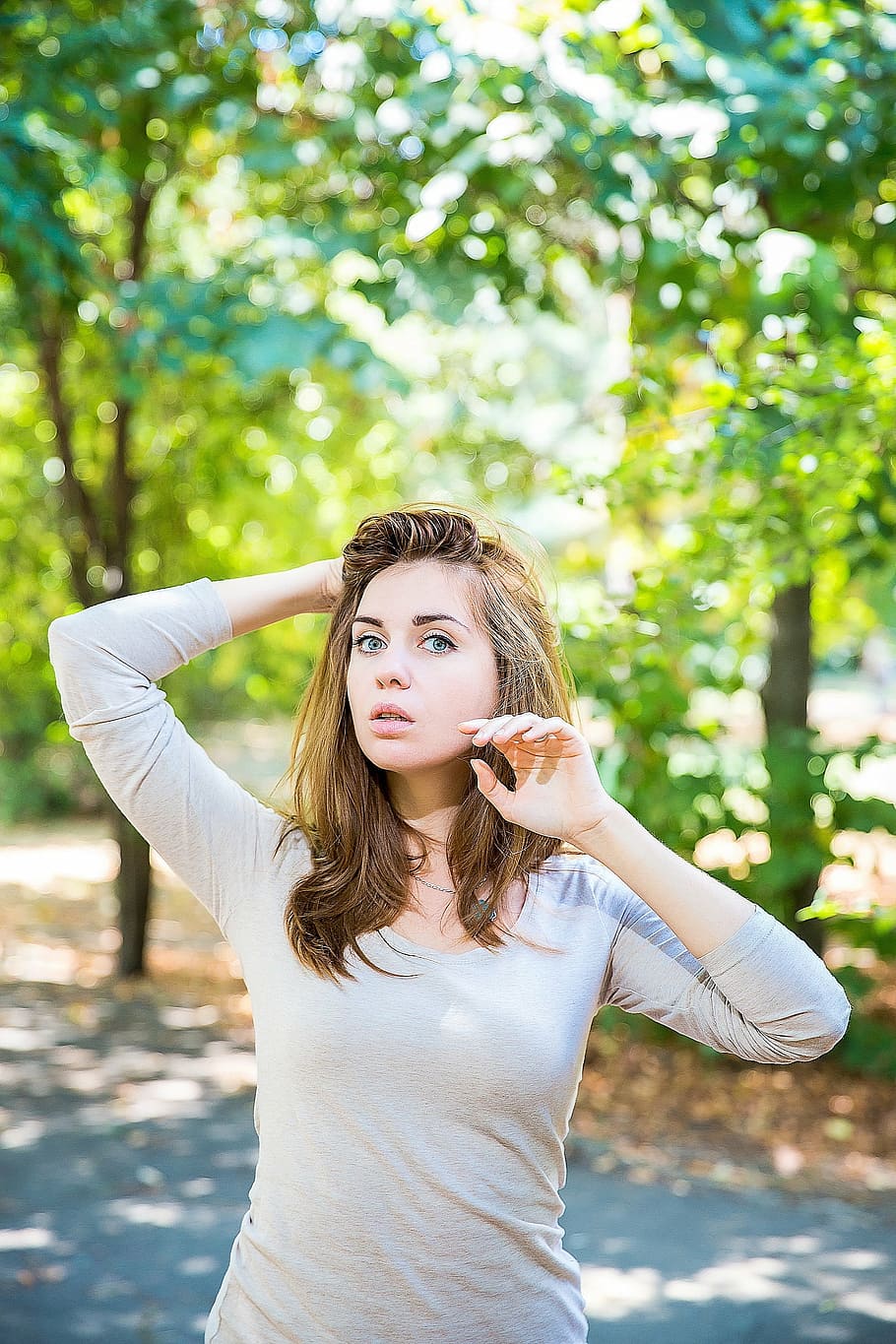 woman, wearing, gray, long-sleeved, shirt, girl, summer, hands, surprise, tree