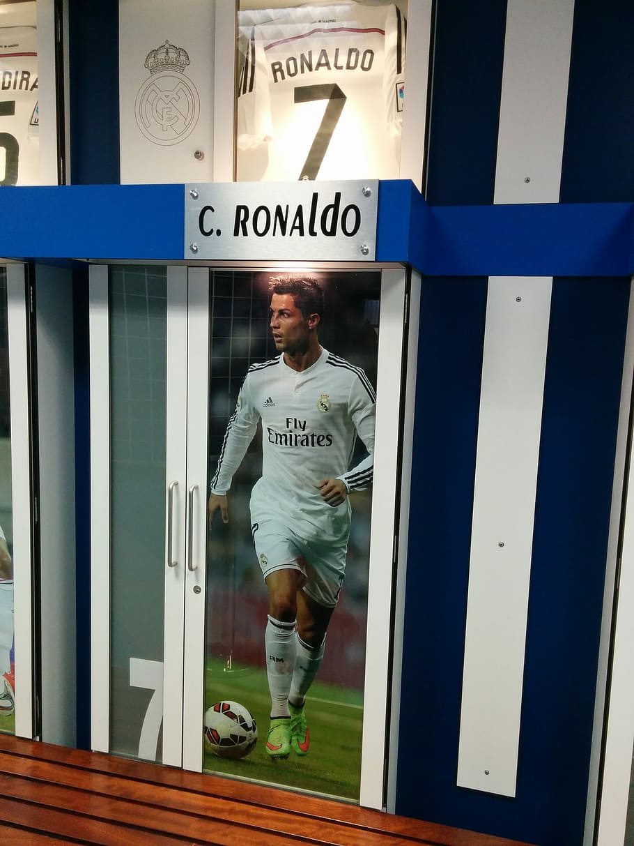 cristiano ronaldo, lighted, poster, wall, Costumes, Football, Real Madrid, Ronaldo, footballer, santiago bernabeu - Pxfuel