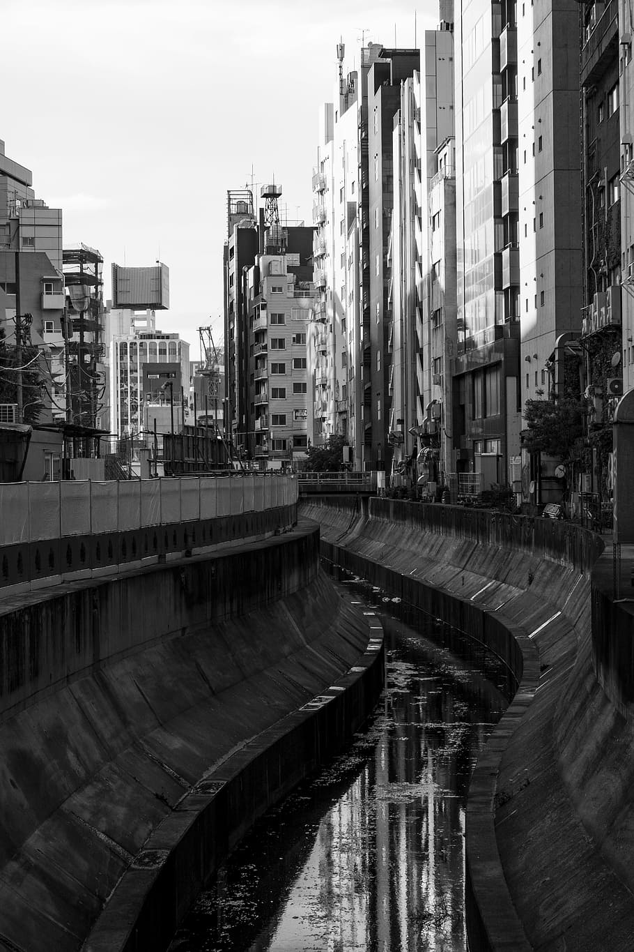 river, shibuya, tokyo metropolitan area, city, dirty, urban, built structure, architecture, building exterior, building