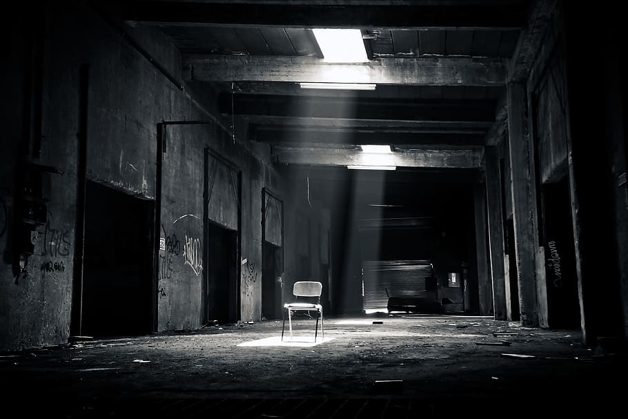 灰色の金属の椅子, 失われた場所, 古い, 崩壊, 破滅, 工場, 産業, 休暇, 失効, 建物