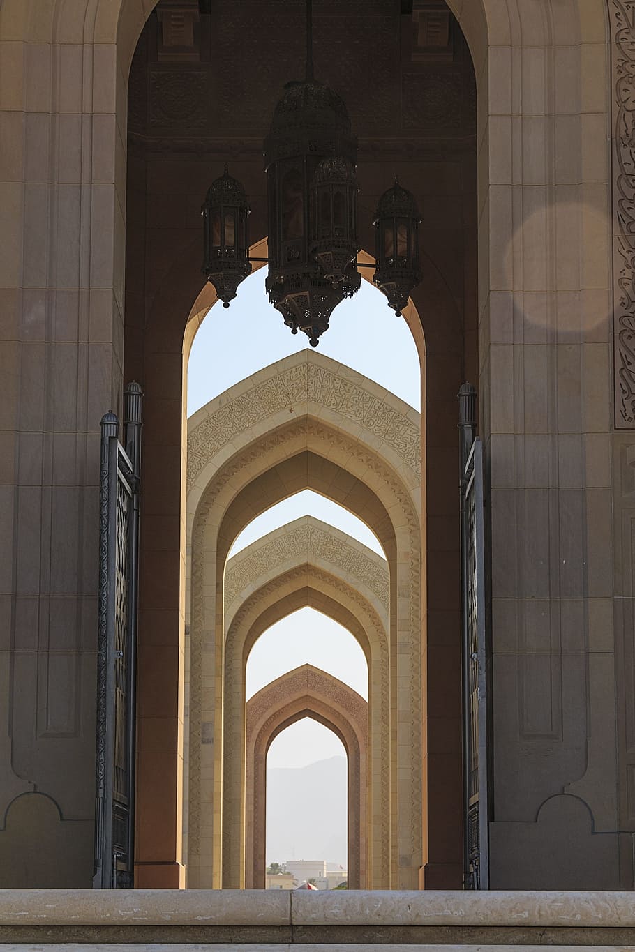 sultan qaboos grand mosque, oman, architecture, religious, arabic, arch, built structure, building exterior, history, the past