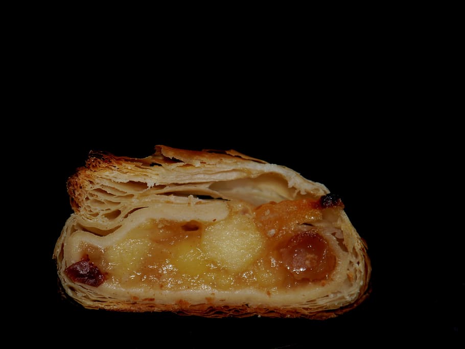 Apple Strudel, Puff Pastry, apple, raisin, cake, dessert, sweet, black background, studio shot, food and drink