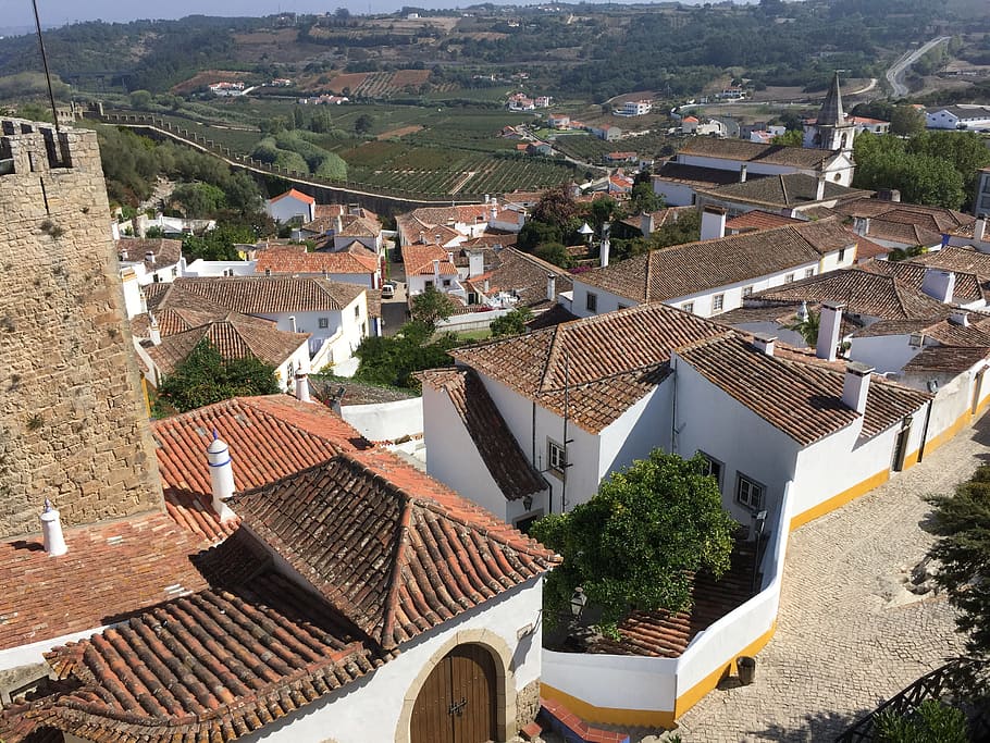 オビドスポルトガルの村, 城から見たオビドス, オビドスポルトガル, 建築, 構築された構造, 建物の外観, 建物, 屋根, 住宅街, 都市