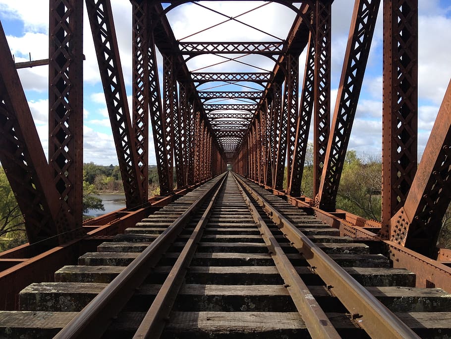 foto de primer plano, ferrocarriles de tren puente, florida, 25 de agosto, puente, tren, línea ferroviaria, ingeniería, vía férrea, el camino a seguir