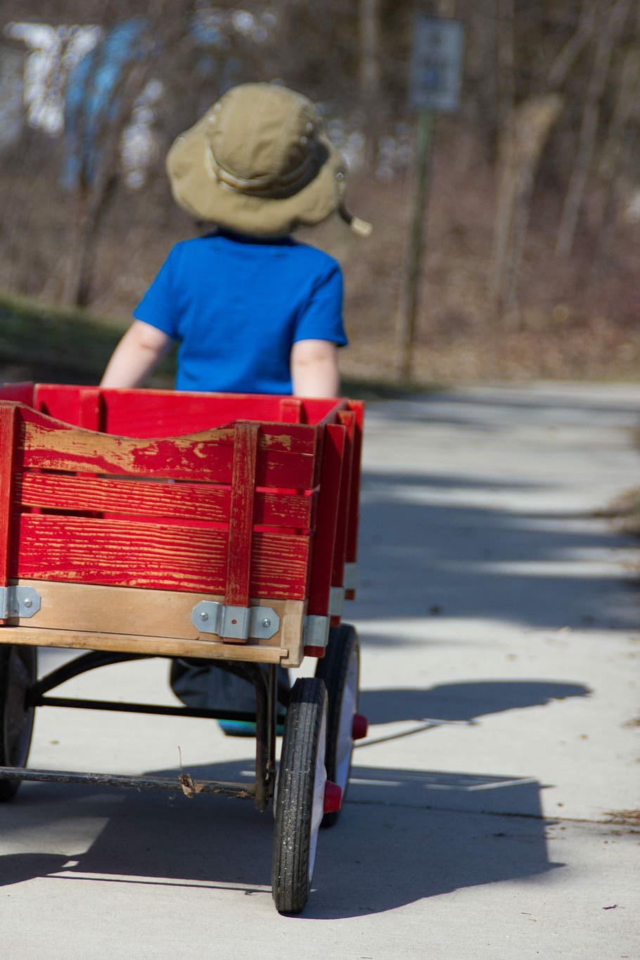 boy, wagon, outdoor, childhood, unplugged, child, play, retro, real people, one person
