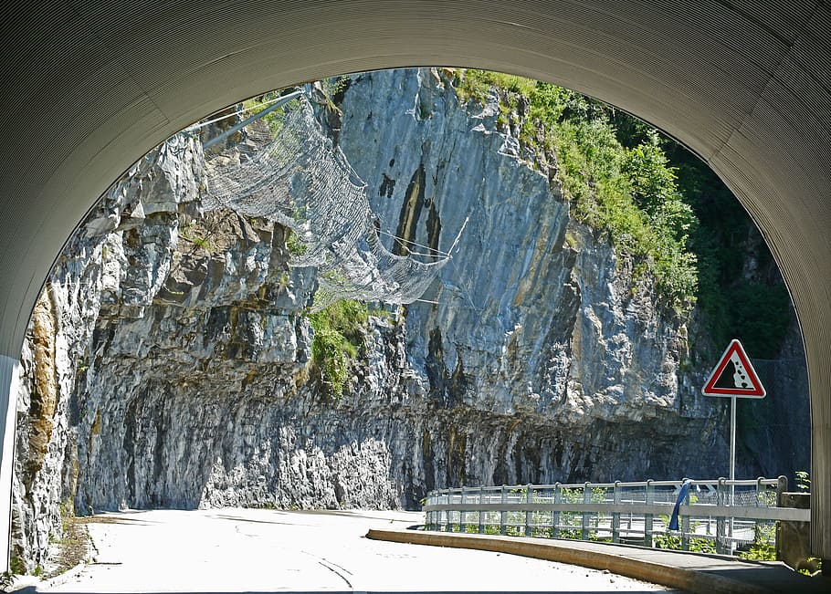 Switzerland, Thun, Seestrasse, beatenberg, bernese oberland, tunnel, outlook, rock, overhang, fang grid