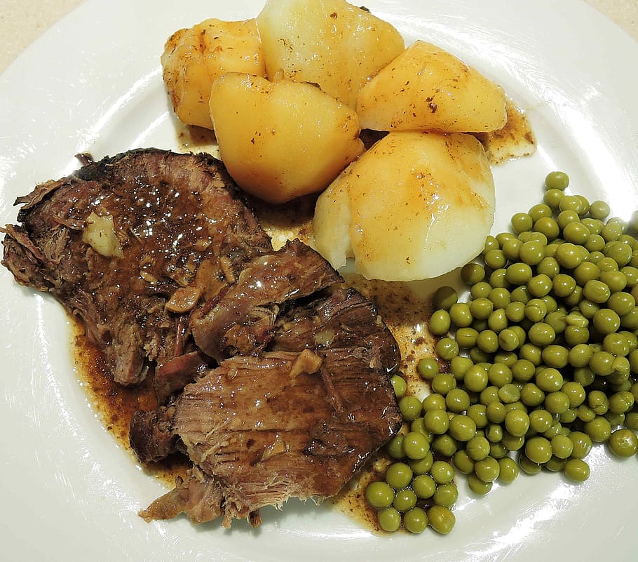 steak, potato, beans, plate, sirloin beef, pot roast, potatoes, peas, red wine, garlic