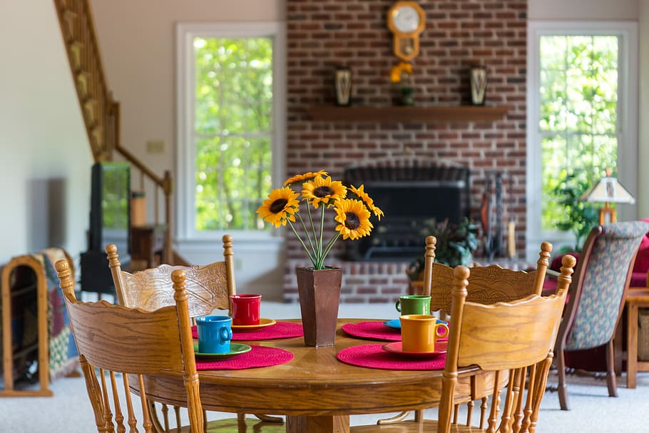 mesa, cadeiras, madeira, móveis, sala de jantar, prato, decoração, flores, girassóis, arranjo