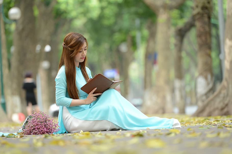 woman reading, brown, hardbound, book, girl, portrait, asia, beautiful girl, beautiful, charming smile