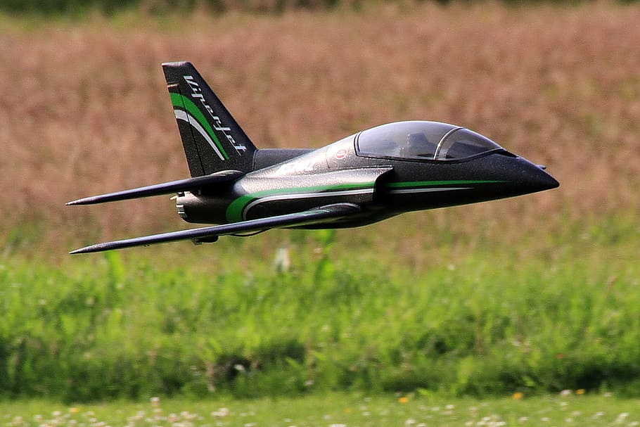 hitam, hijau, r / c, r / c mainan pesawat, pesawat model, viper jet, impellerjet, penerbangan model, dikendalikan dari jarak jauh, rumput