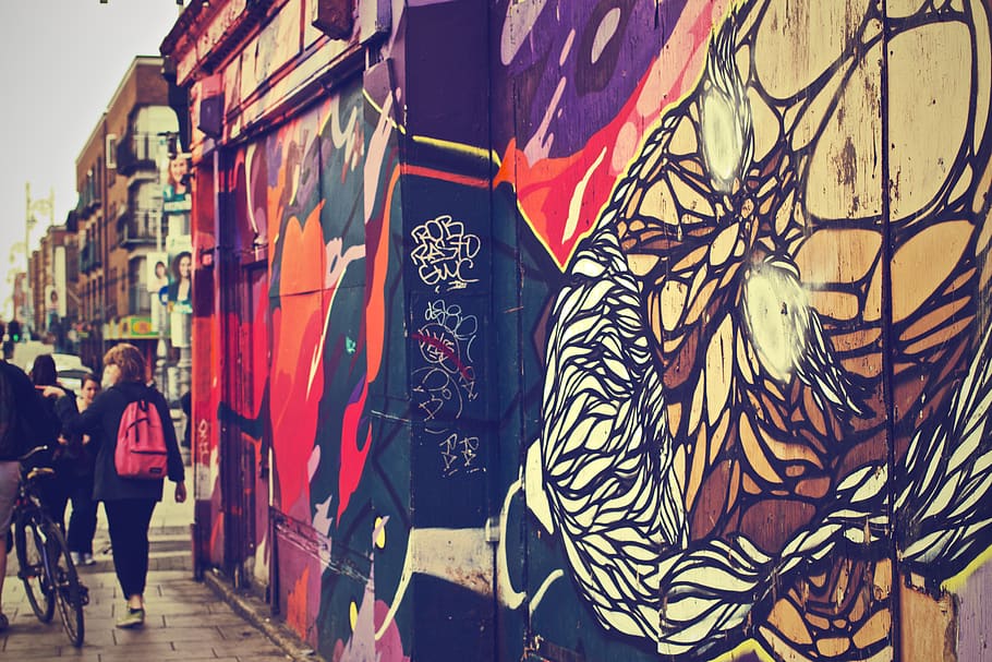 grafiti, mural, dinding, trotoar, kota, perkotaan, orang, pejalan kaki, cat semprot, seni