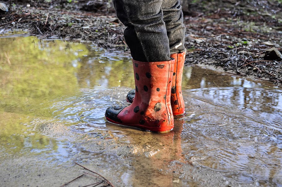 rain boots, boots, shoes, rain, puddle, water, child, wet, rainy, fun