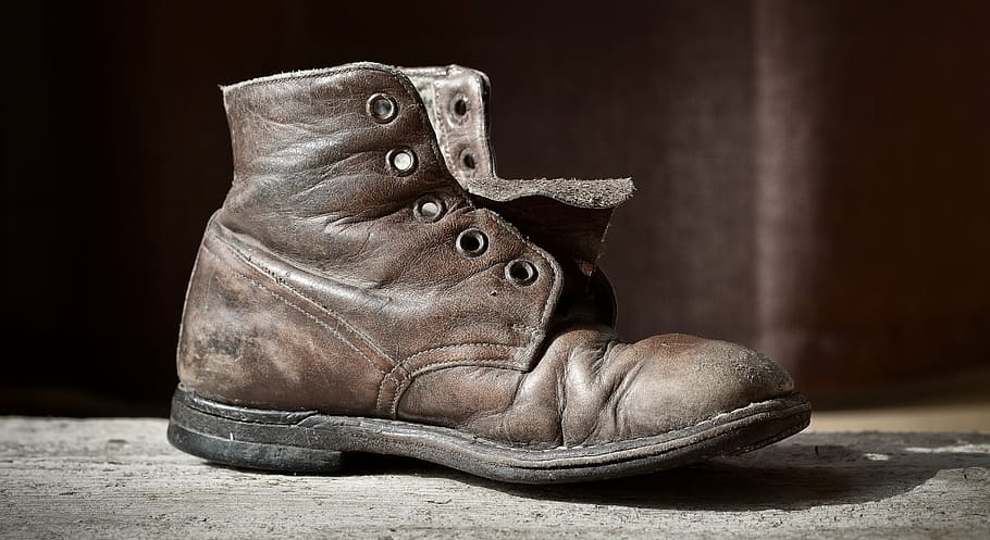 desemparejado, marrón, bota de cuero, gris, concreto, superficie, zapato, zapato de cuero, cuero, viejo