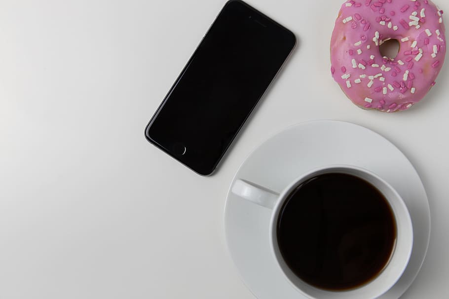 smartphone, donat, putih, meja, cangkir kopi, iPhone, teknologi, bisnis, kopi, makanan