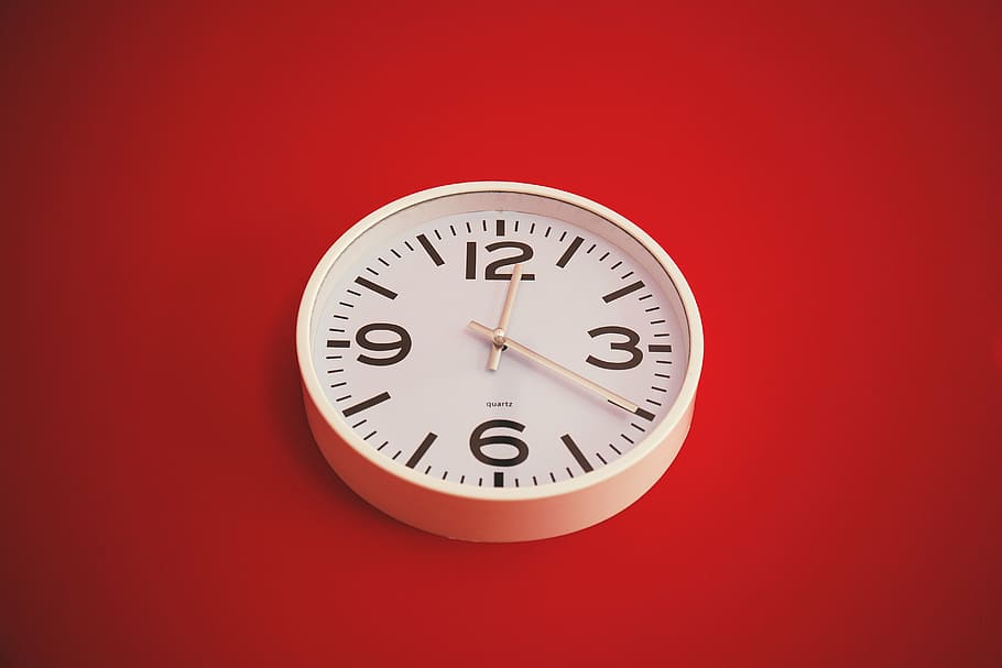 redondo, blanco, reloj de pared analógico, 12:20, analógico, reloj, foto, hora, números, rojo