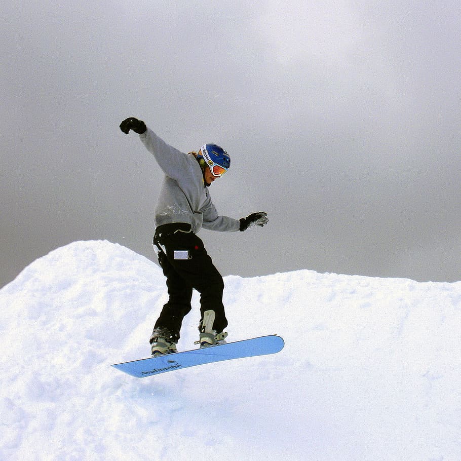 homem, montando, snowboard, Snowboarder, inverno, atividades ao ar livre, mt timothy, colúmbia britânica, canadá, neve