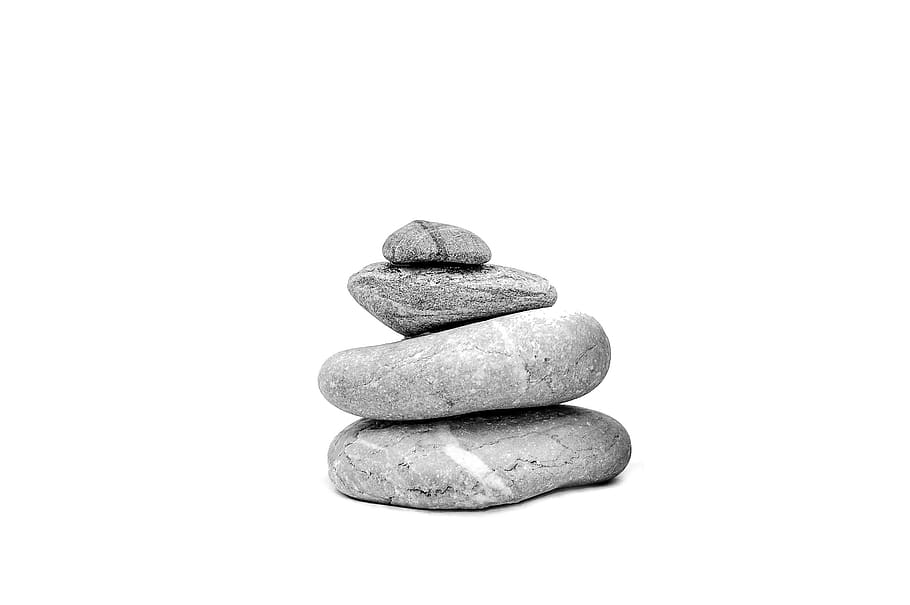 batu penyeimbang abu-abu, batu, dengan latar belakang putih, zen, meditasi, ketenangan pikiran, tumpukan, kerikil, keseimbangan, batu - Objek