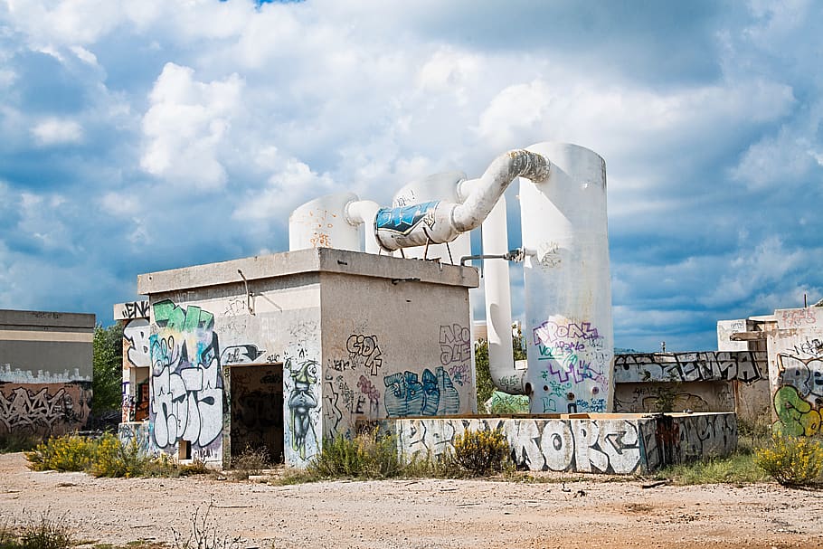 decommissioned, abandoned, urbex, factory, graffiti, sky, cloud - sky, built structure, architecture, creativity