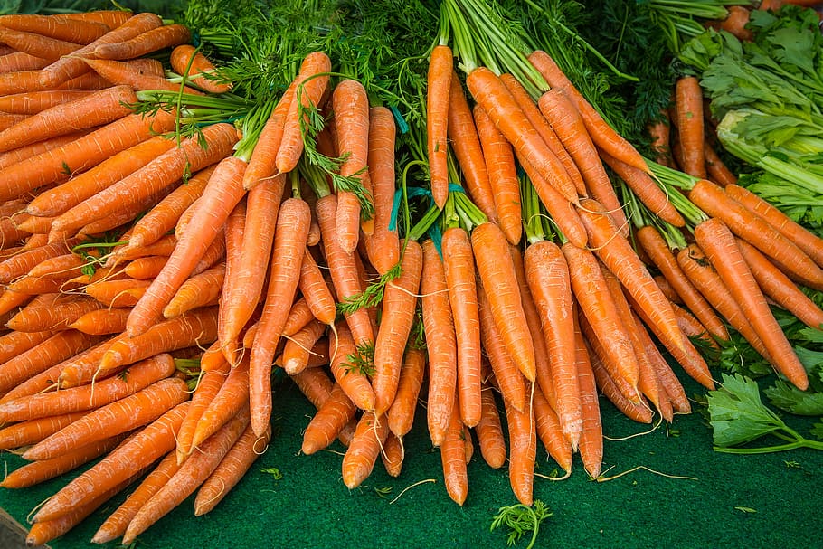 sekelompok wortel, wortel, lobak, sayuran, bit kuning, sup hijau, vegan, pasar sayuran segar, tanaman sayuran, bio