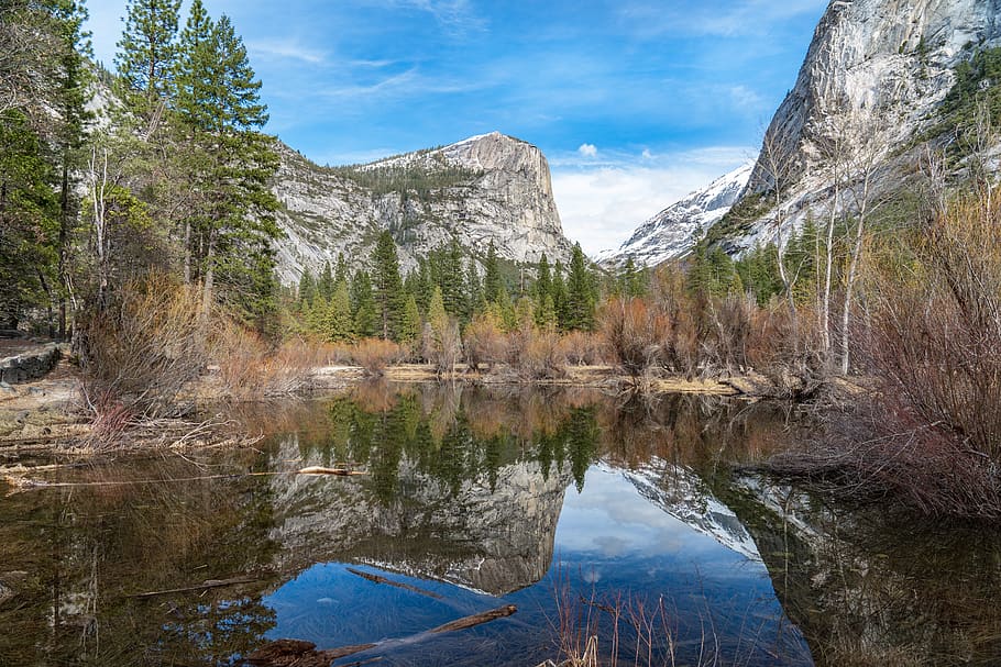 Зеркальная гора. Озеро Миррор Йосемити. Mirror Lake Yosemite. Картинки фото зеркальное отражение горы.