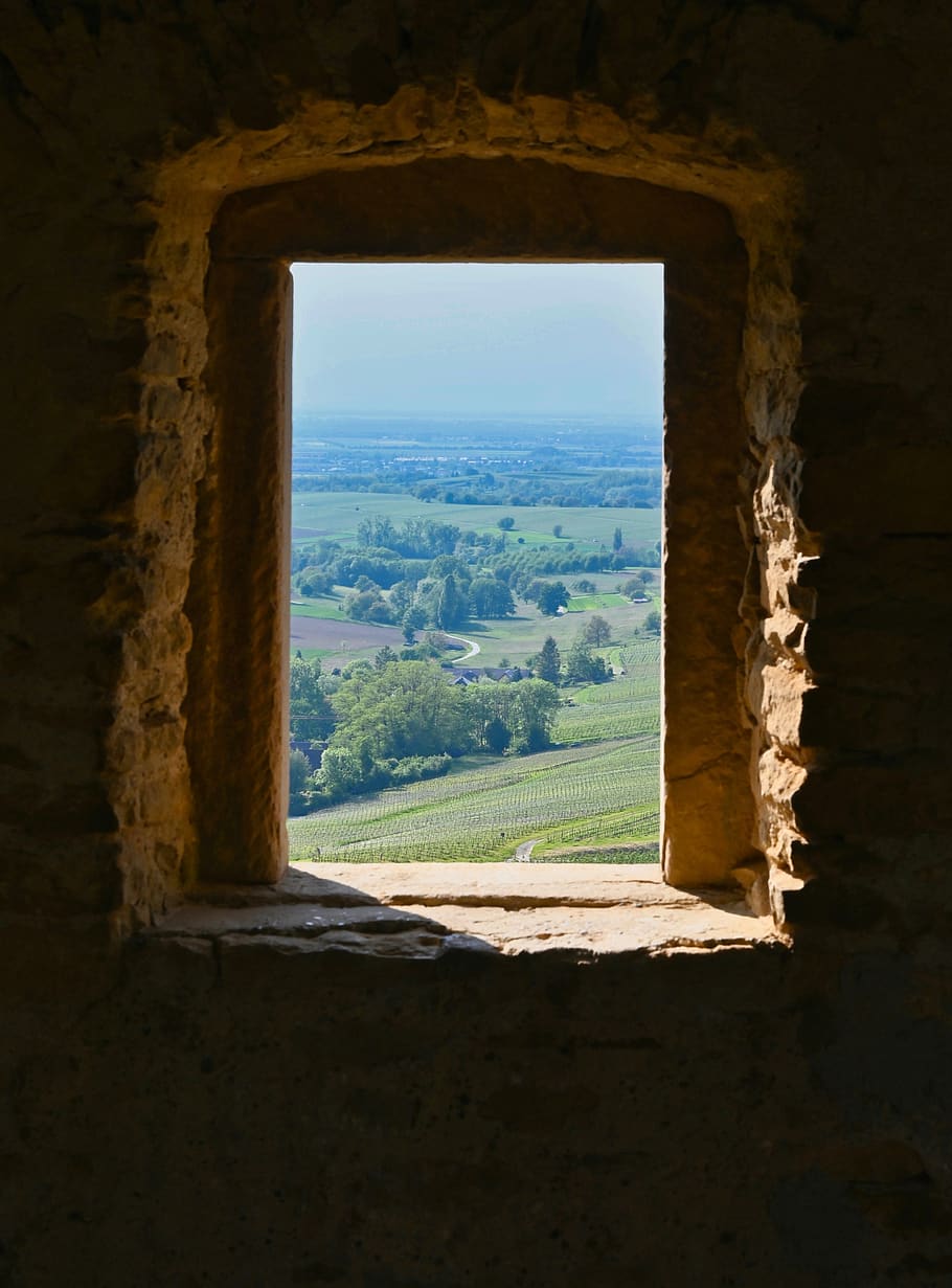 ventana, paisaje, vista lejana, albañilería, verde, viñedo, ruina, muro de piedra, arquitectura, ninguna persona