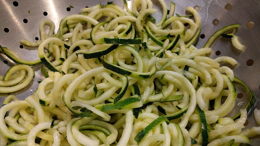 sliced, zucchinis, colander, Zucchini, Noodle, Noodles, zoodle, zoodles, spiralized, inspiralize