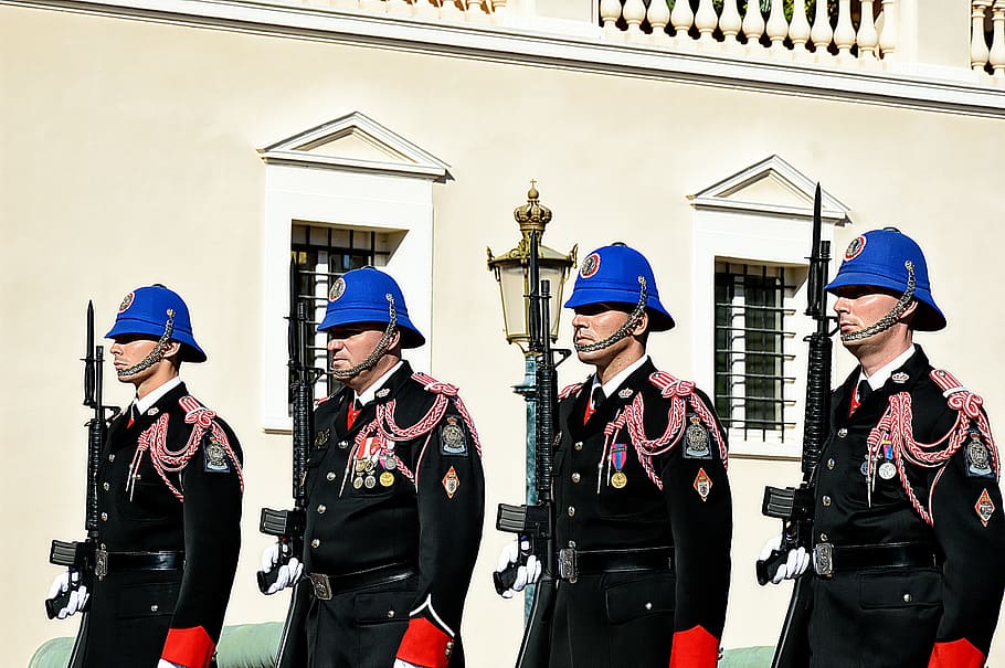 衛兵, 衛兵交代, モナコ, モナコ宮殿, グループの人々, ヘルメット, 帽子, 協力, チームワーク, 実在の人々