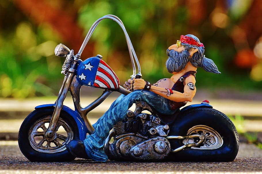 青いオートバイの装飾, バイカー, 自転車, 入れ墨, アメリカ, クール, カジュアル, 面白い, 男, 座る