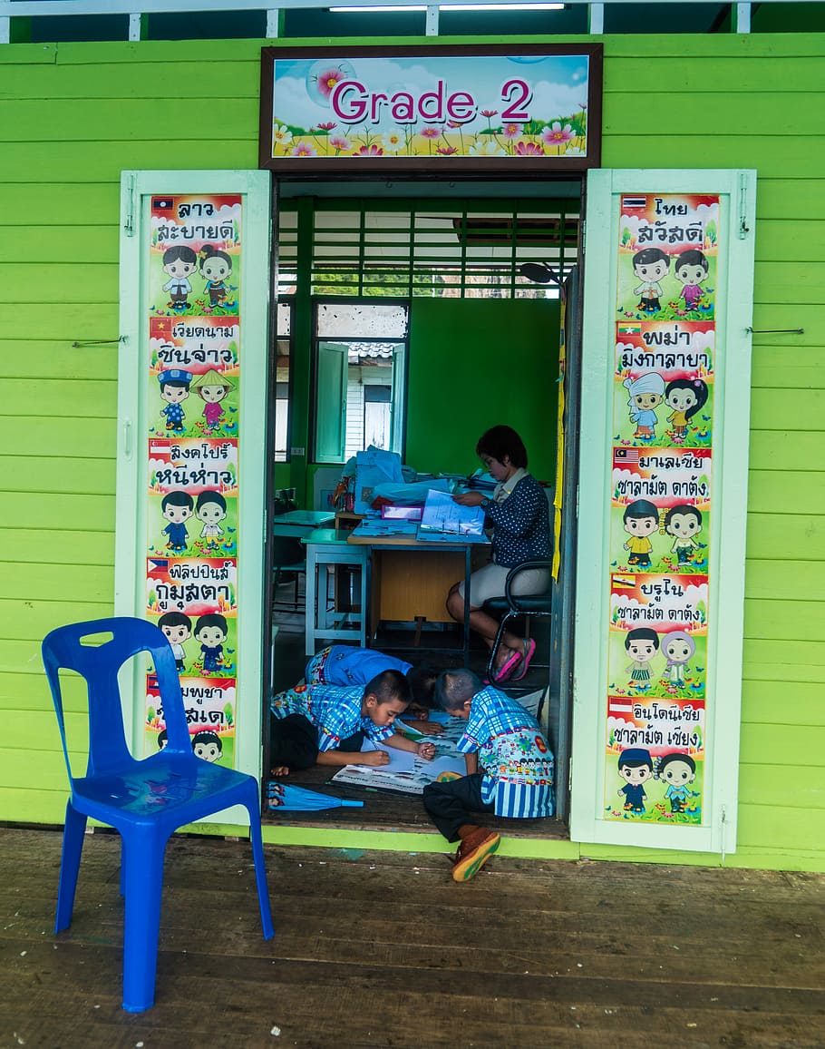 コ, 島, タイ, プーケット, コーパンイー島, 水上釣り村の教室, 子供, 学生, 人, 座っている