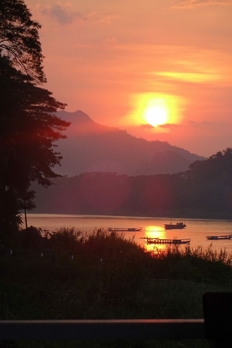 Laos, Luang Prabang, Sungai Mekong, pemandangan, matahari terbenam, refleksi, pemandangan yang tenang, keindahan alam, siluet, langit