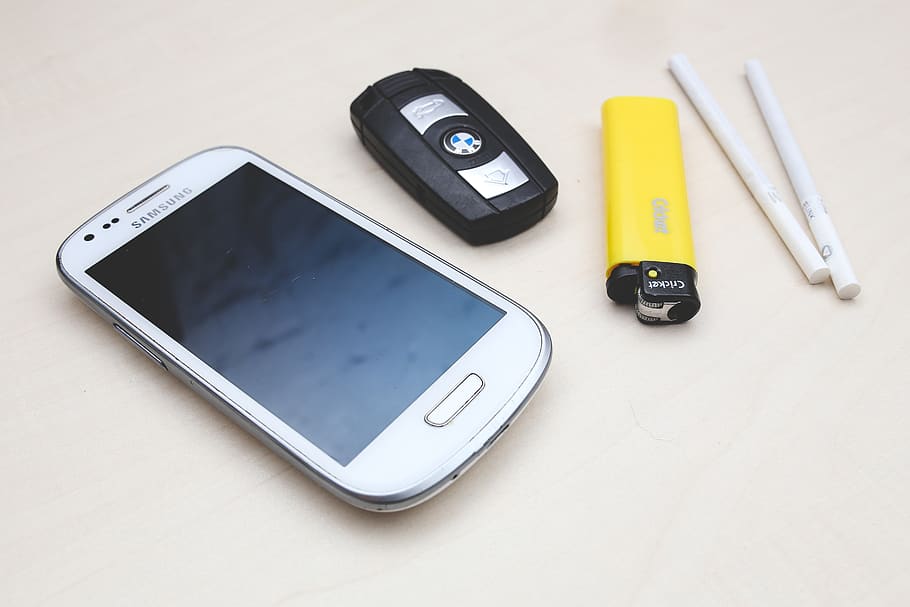 phone, mobile, smartphone, screen, car key, lighter, cigarettes, technology, wireless technology, mobile phone