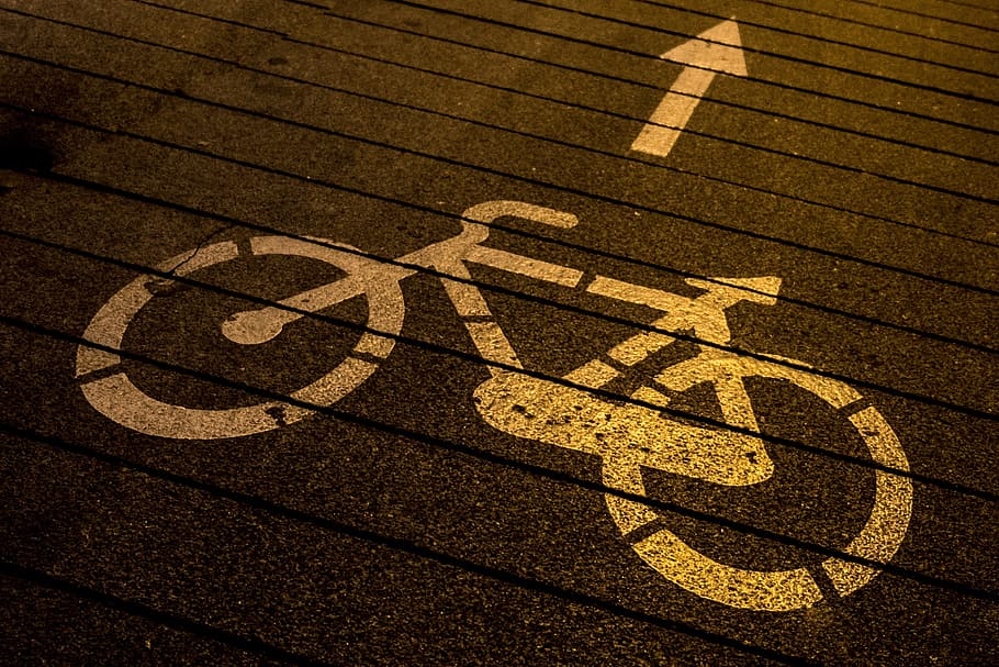 logotipo del área de estacionamiento de bicicletas, marrón, superficie, Bicicleta, Carril bici, Calle, Sendero, madrid, vía, adoquín