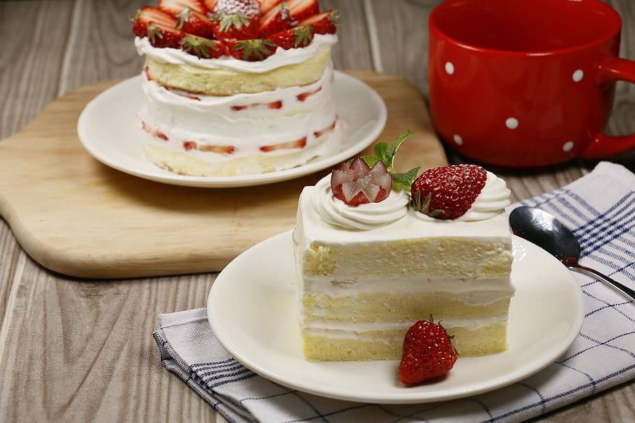 sliced, vanilla cake, strawberries, small cake, baking, delicious, strawberry cake, plate, food and drink, indoors