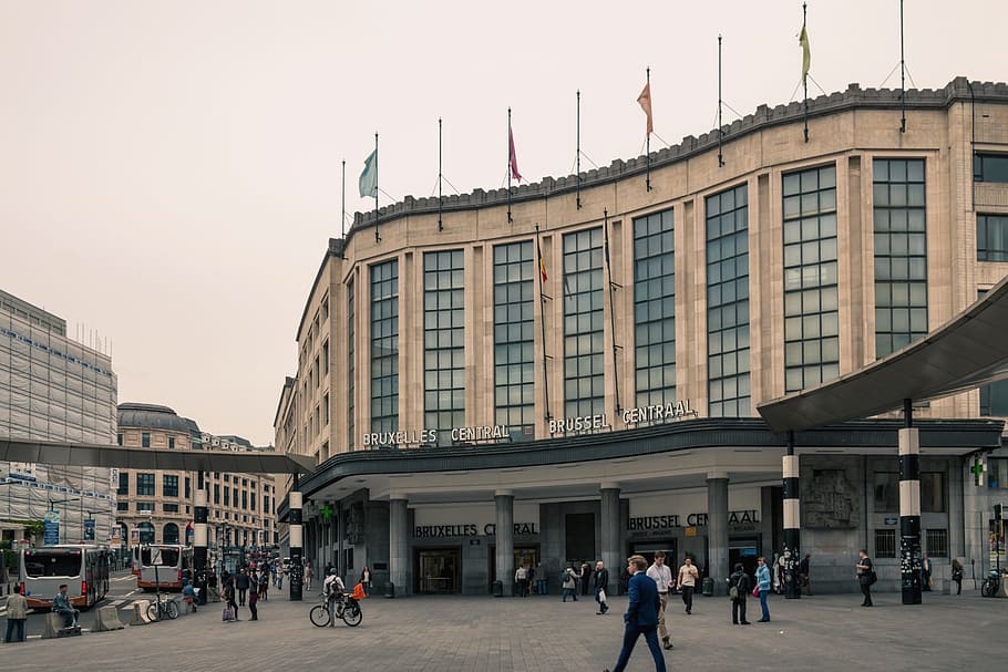 grupo, gente, al lado, edificio, durante el día, Bruselas, Bruselas central, estación de Bruselas, estación de tren, estación Bruselas
