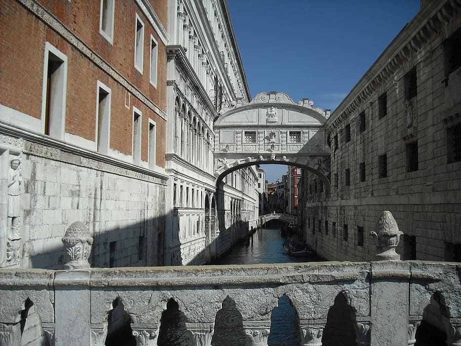 venice, bridge of sighs, city, architecture, built structure, building exterior, building, real people, day, sky