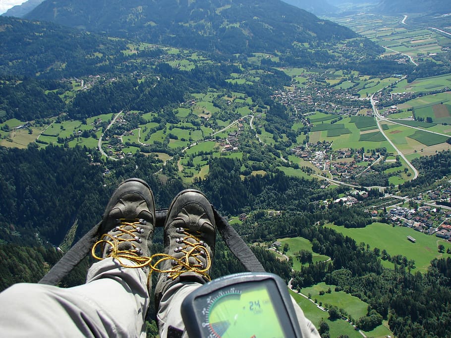 persona, tomando, foto, montaña, parapente, mosca, GPS, altímetro, zapatos de alpinismo, Gastein