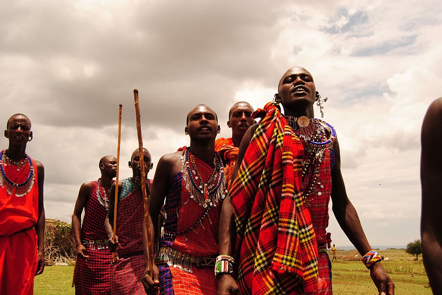 グループ, 人, 歩く, 芝生, マサイ, ダンス, 部族, 男性, アフリカ, 赤い服