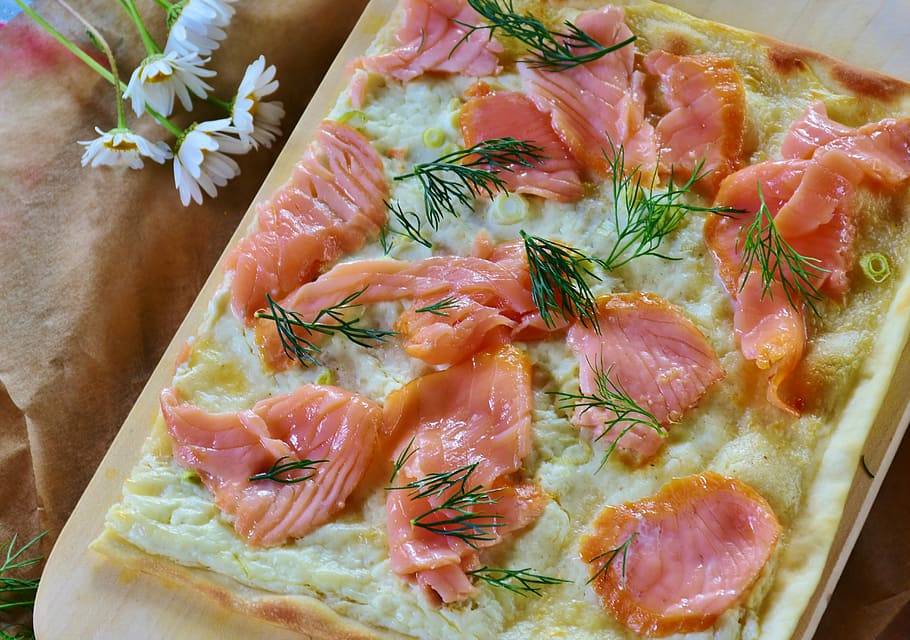 baked, flatbread, fish fillet toppings, tarte flambée, salmon, smoked salmon, spring onion, dill, fish, food