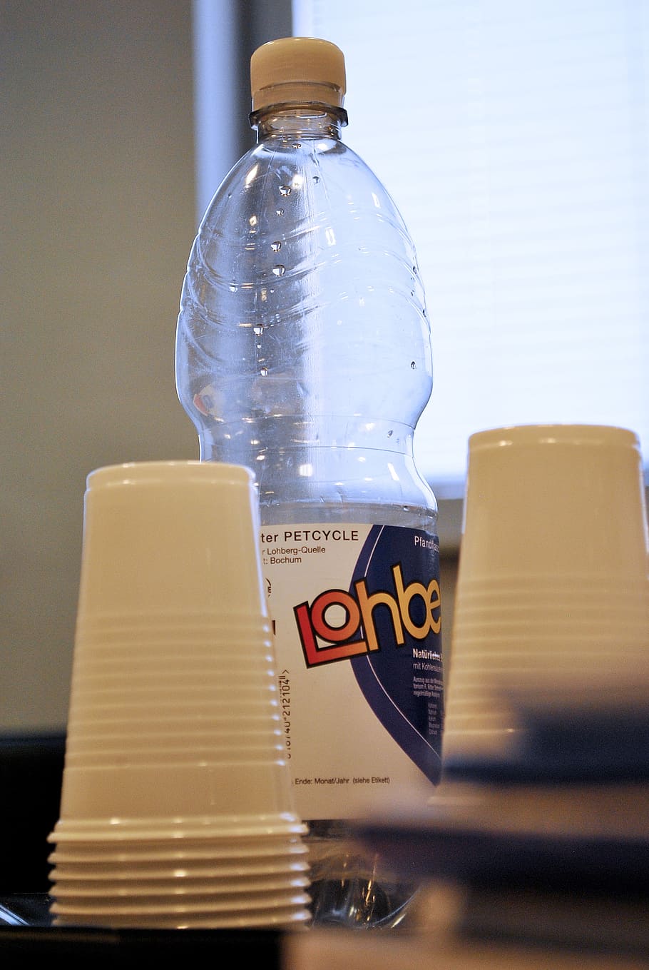 botella de agua, mascota, botella de plástico, reciclaje, refresco, vasos de plástico, en el interior, sin gente, primer plano, botella