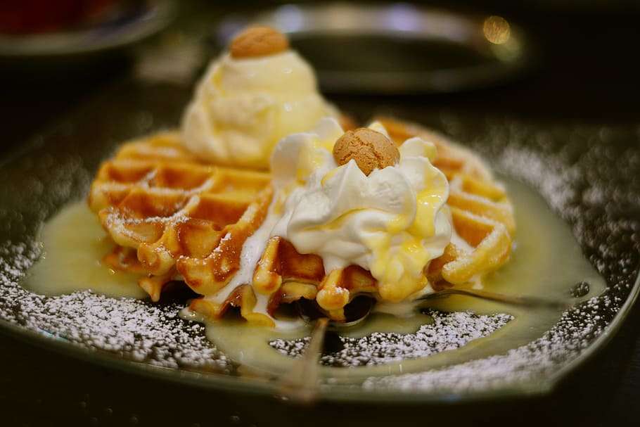 round waffle pancake, ice cream toppings, waffles, pastries, scrambled eggs, cream, advocaat, cafe, sweet, confectionery