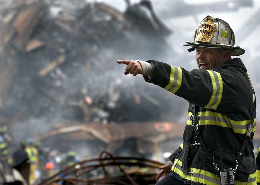 消防士を指す, 消防士, 瓦礫, 9 11, 災害, テロ攻撃, ニューヨーク市, 肉体労働者, 人々, 男性