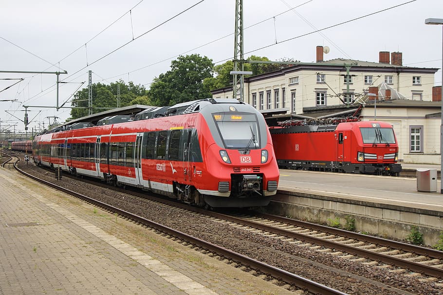ludwigslust-parchim, dbag, deutsche bahn, carga db, estrada de ferro, trem, tráfego regional, trem regional, locomotiva elétrica, plataforma
